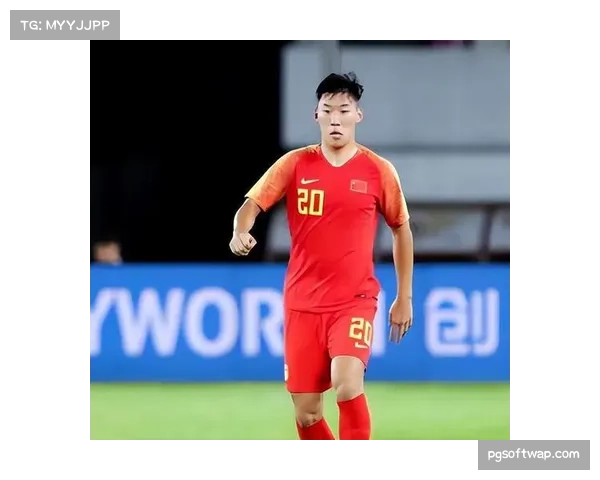 上海申花球员朱辰杰后防线表现稳健 成防守核心