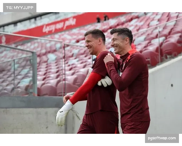 莱万妙传助攻卡明斯基 波兰队长展现组织能力